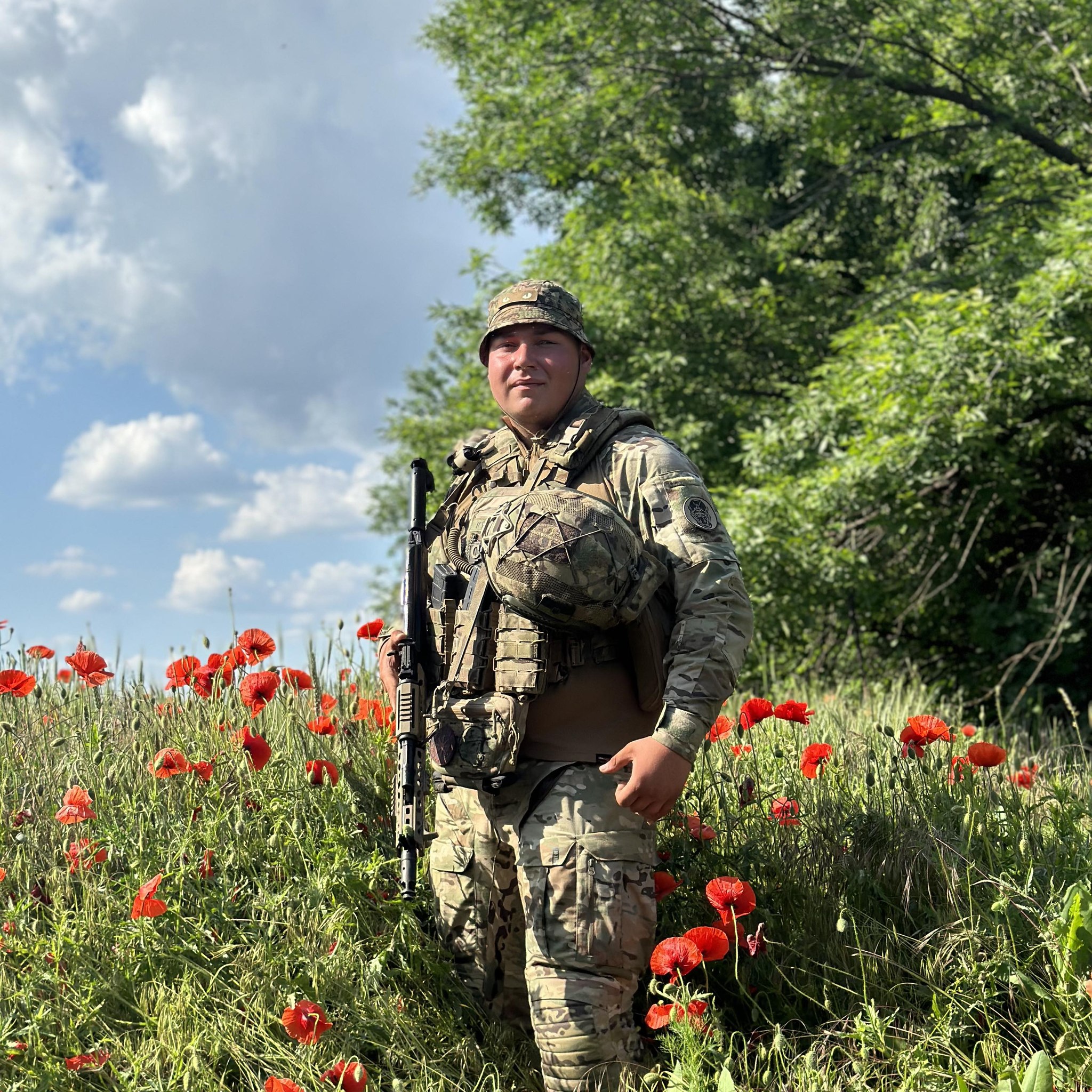 A warrior with the pseudonym "Cook". From his desk to the war